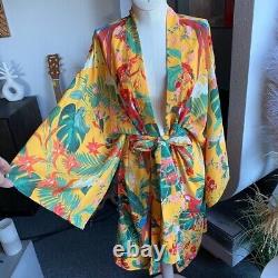 Montre-moi ton kimono tropical Parrot Palm de Show Me Your MuMu Revolve, couvre-maillot kaftan duster.