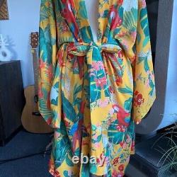 Montre-moi ton kimono tropical Parrot Palm de Show Me Your MuMu Revolve, couvre-maillot kaftan duster.